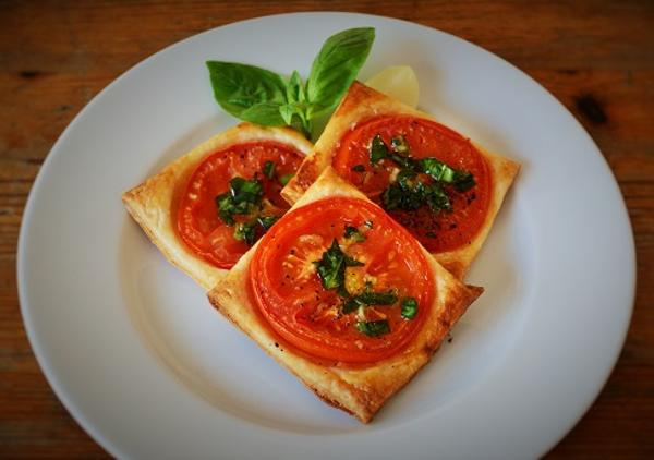 Produktfoto zu Tomaten-Blätterteig-Teilchen