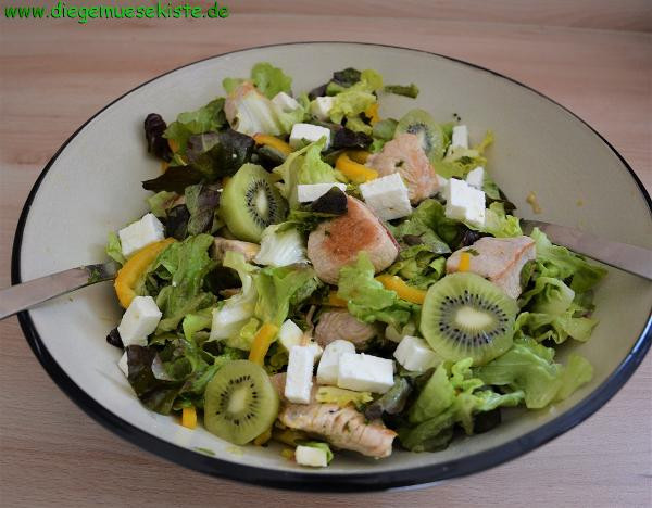 Produktfoto zu Salat mit Pute, Kiwi und Feta