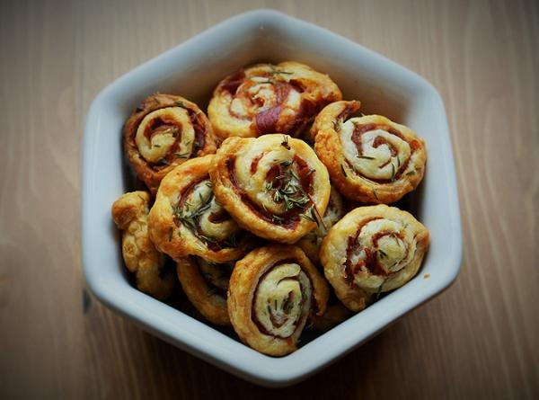 Produktfoto zu Blätterteig-Schinken-Röllchen