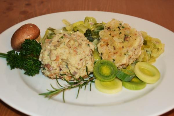 Produktfoto zu Champignon-Knödel mit Lauchgemüse